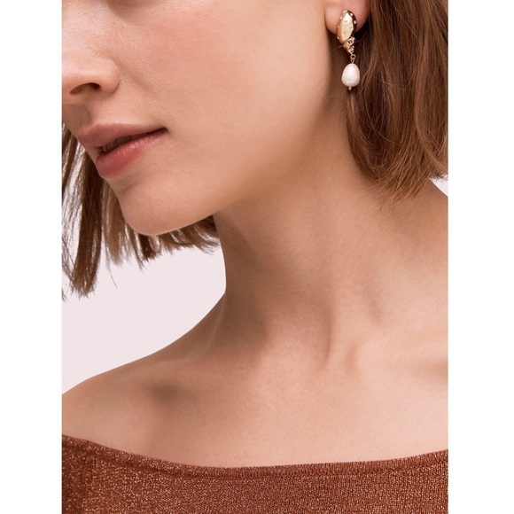 KATE SPADE • Under The Sea Tulip Pearl Earrings - Picture 4 of 9